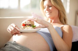 Врачи запрещают беременным злоупотреблять диетами