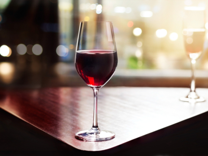 Жительница Великобритании узнала, что у нее рак благодаря бокалу вина