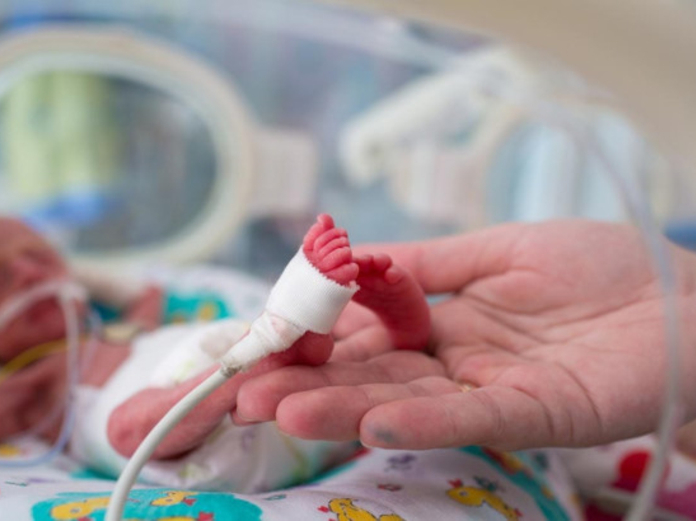В Подмосковье медики спасли новорожденную девочку весом 610 граммов