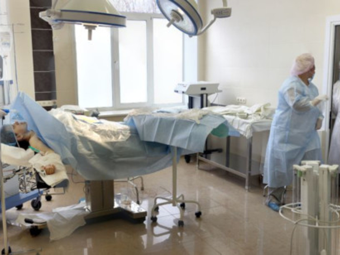 В Ставропольском крае врачи бросили умирающую роженицу в операционной